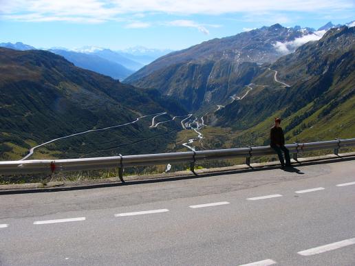 Urlaubsende - auf der Heimfahrt über den Furkapass - ein Blick zurück - hier am Hotel Belvedere / Rhonegletscher (-Ursprung) - rechts hoch gehts zum Grimmselpass