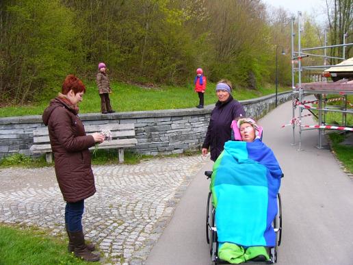 Elsa hat Blumen gepflückt