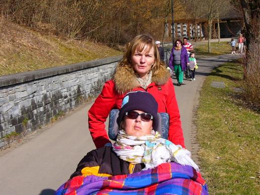 Besuch von meinen kleinen Schwestern - wir gehen durch den Engelhaldepark